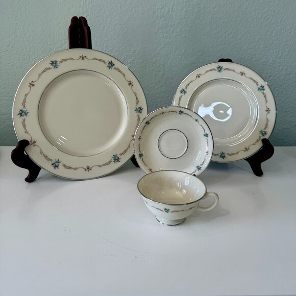 Lenox Capri~Platinum Trim~Discontinued 4-Piece Setting (4) Sets SET A - Picture 3 of 5